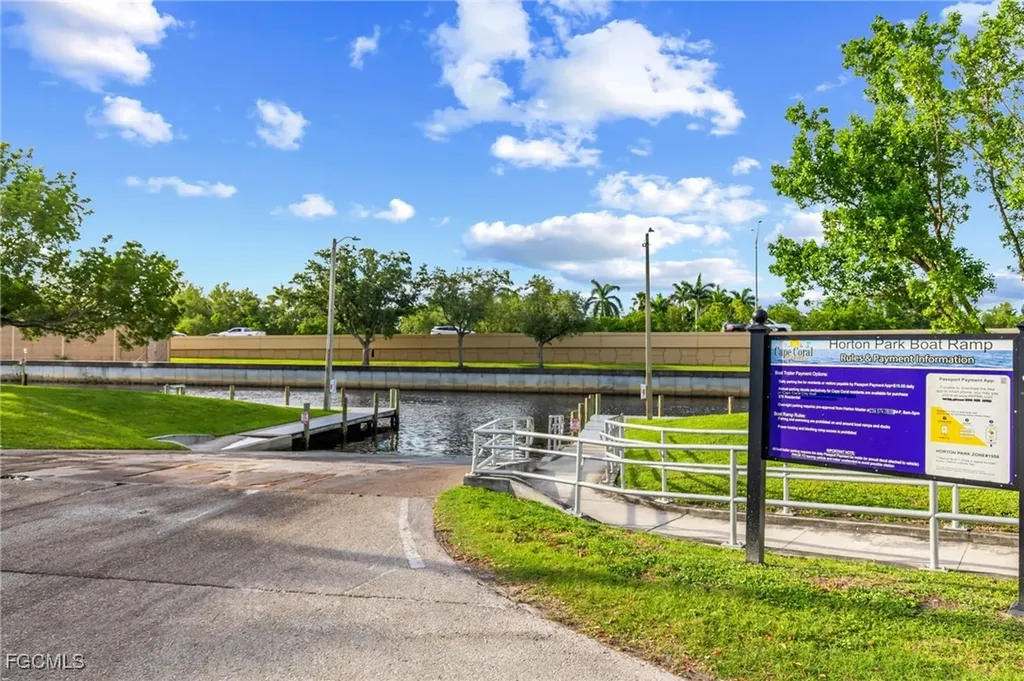 2515 SE 19th Avenue Cape Coral FL 33904