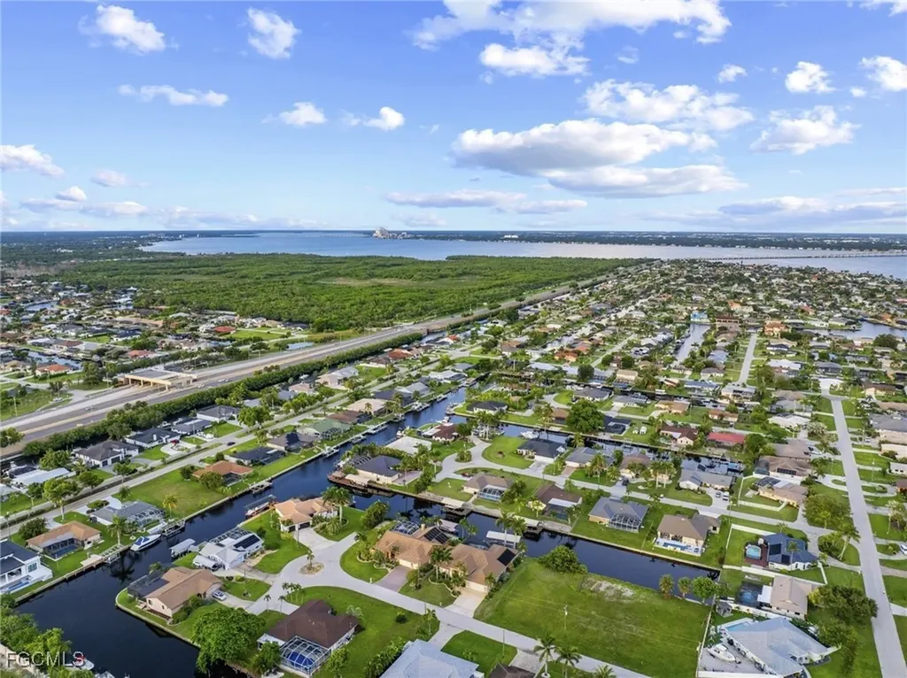 2515 SE 19th Avenue Cape Coral FL 33904