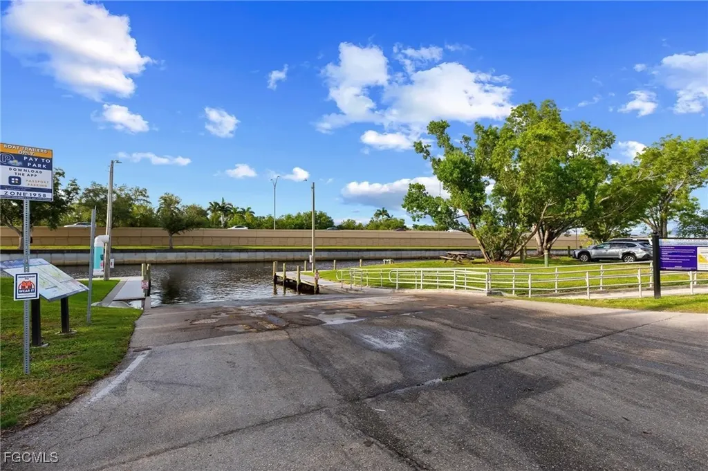 2515 SE 19th Avenue Cape Coral FL 33904