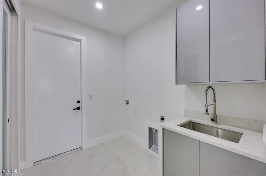 3436 SW 8th Street Cape Coral FL 33991