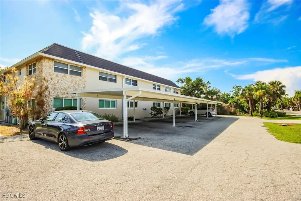 641 Periwinkle Way Sanibel FL 33957