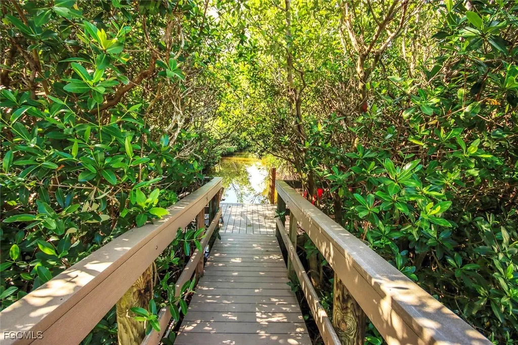 641 Periwinkle Way Sanibel FL 33957