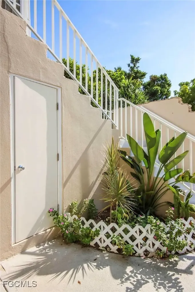 641 Periwinkle Way Sanibel FL 33957