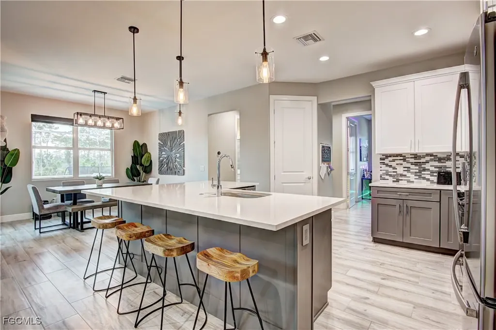 3707 Oasis Boulevard Cape Coral FL 33914