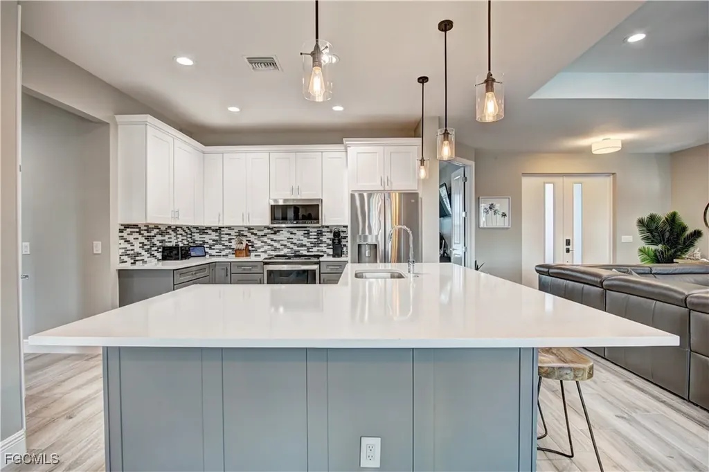 3707 Oasis Boulevard Cape Coral FL 33914