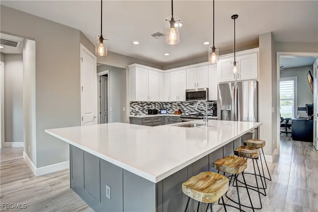 3707 Oasis Boulevard Cape Coral FL 33914