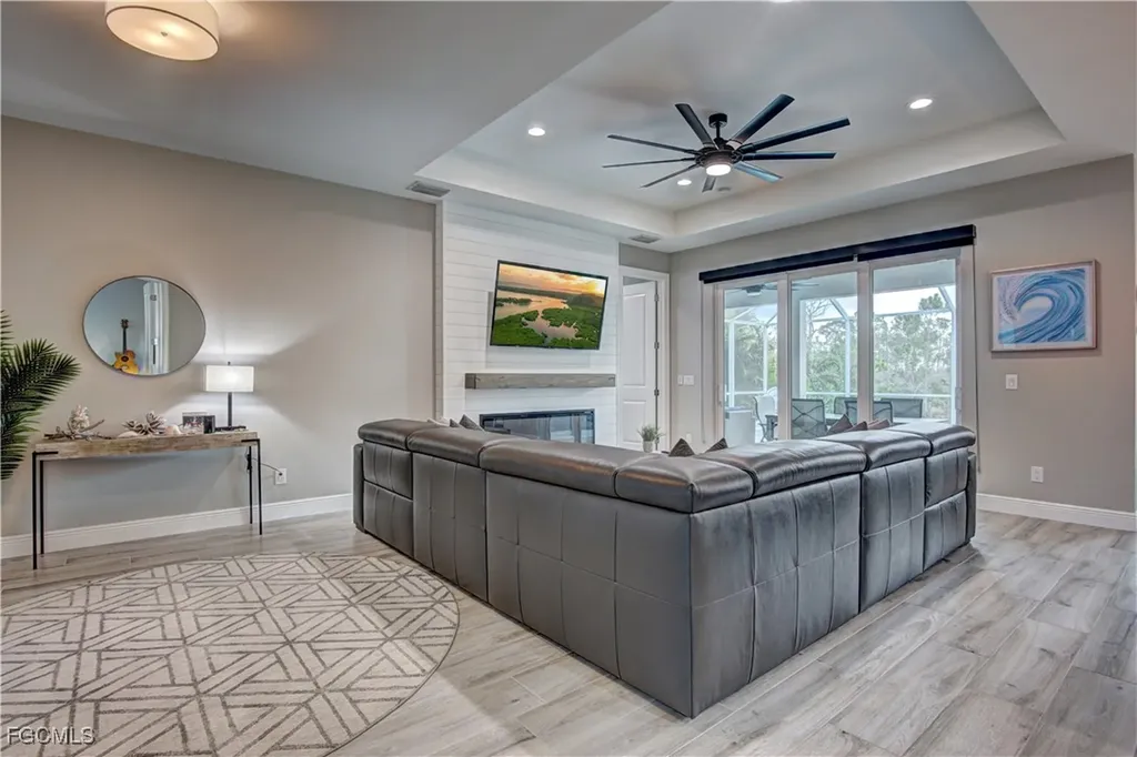 3707 Oasis Boulevard Cape Coral FL 33914