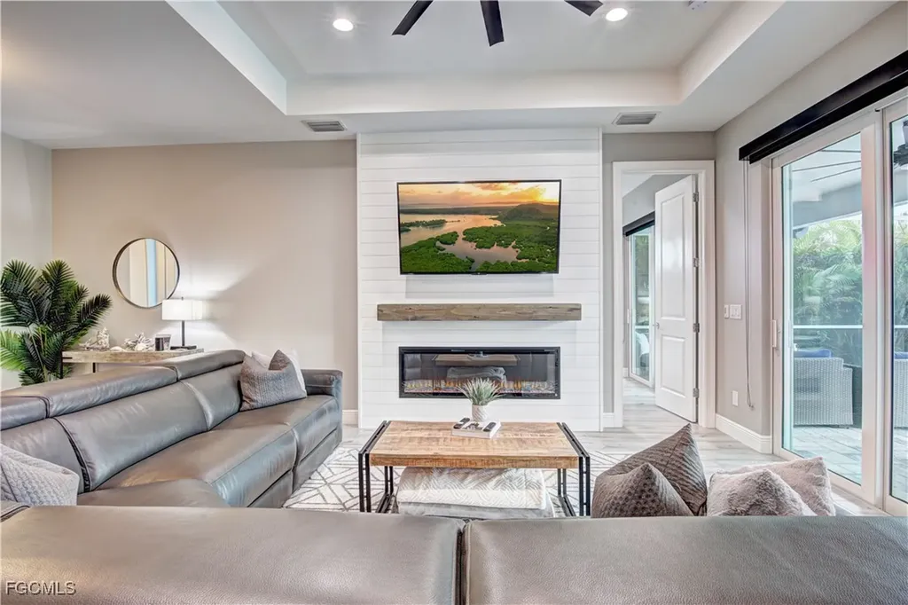 3707 Oasis Boulevard Cape Coral FL 33914