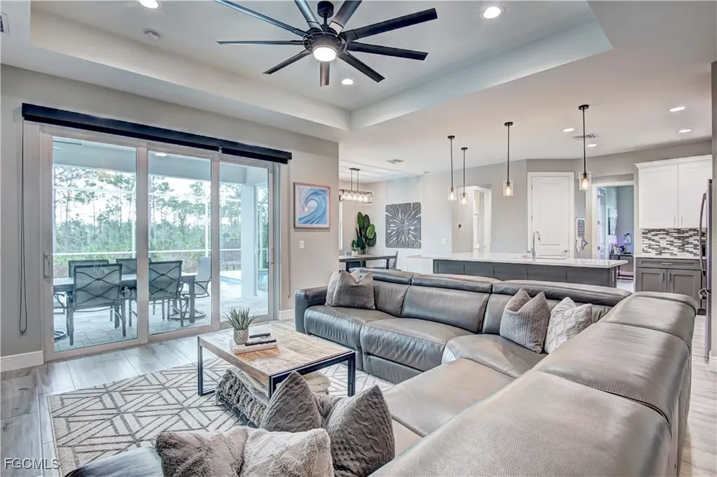 3707 Oasis Boulevard Cape Coral FL 33914