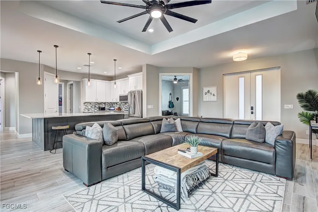 3707 Oasis Boulevard Cape Coral FL 33914