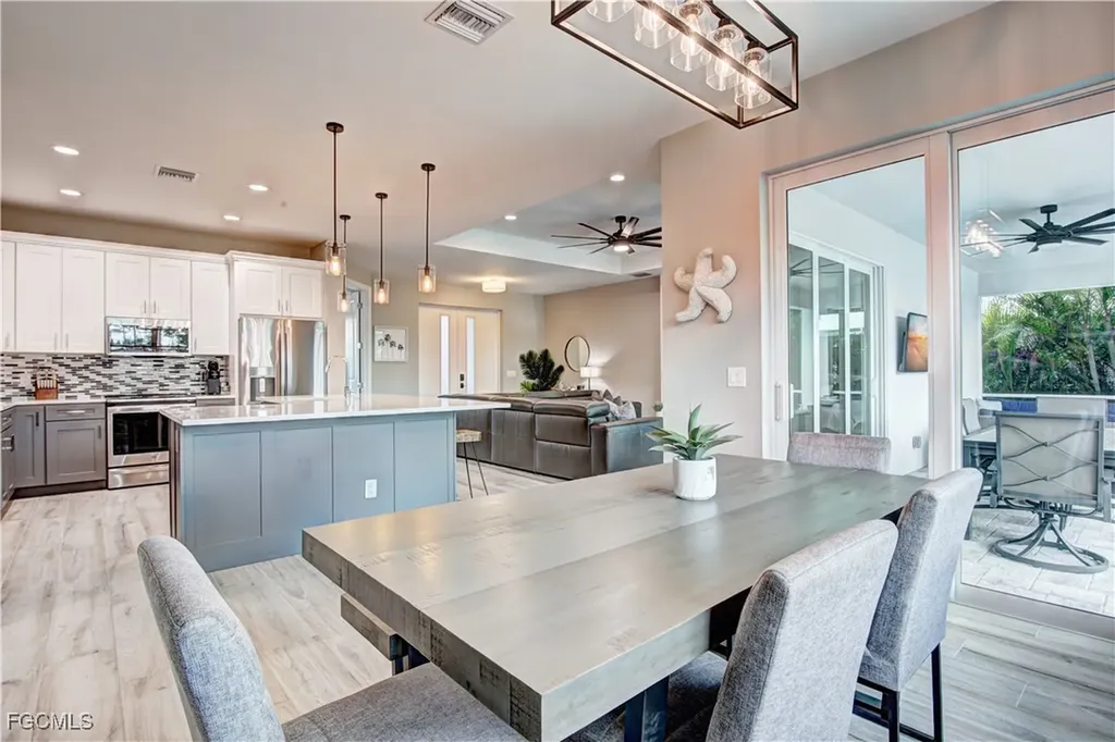 3707 Oasis Boulevard Cape Coral FL 33914