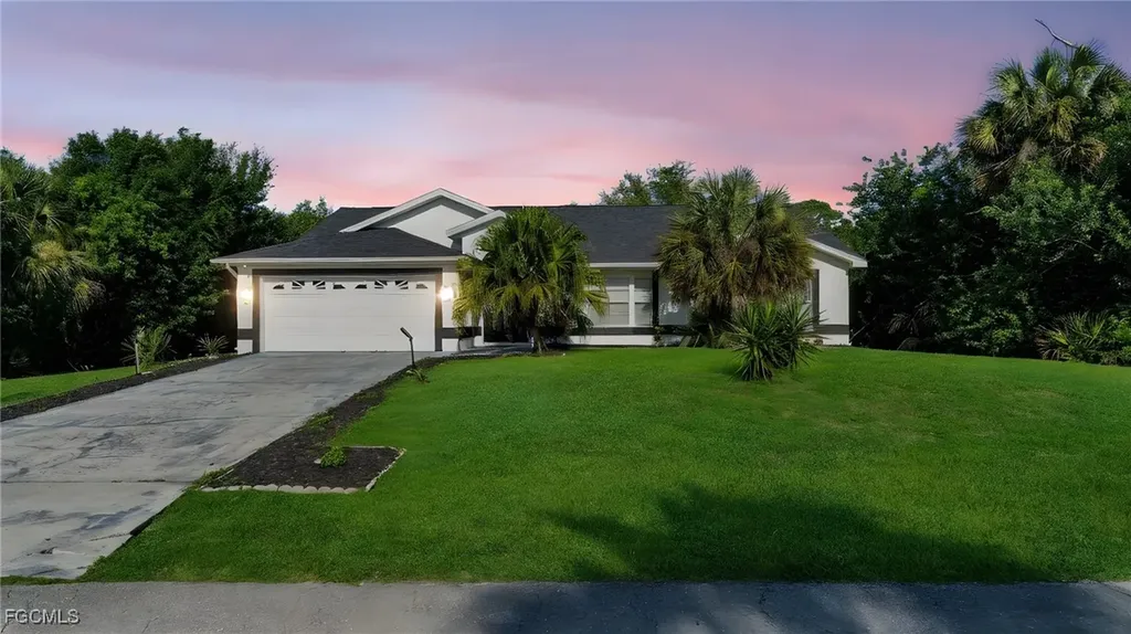517 Palmetto Avenue Lehigh Acres FL 33972