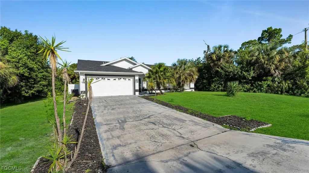 517 Palmetto Avenue Lehigh Acres FL 33972