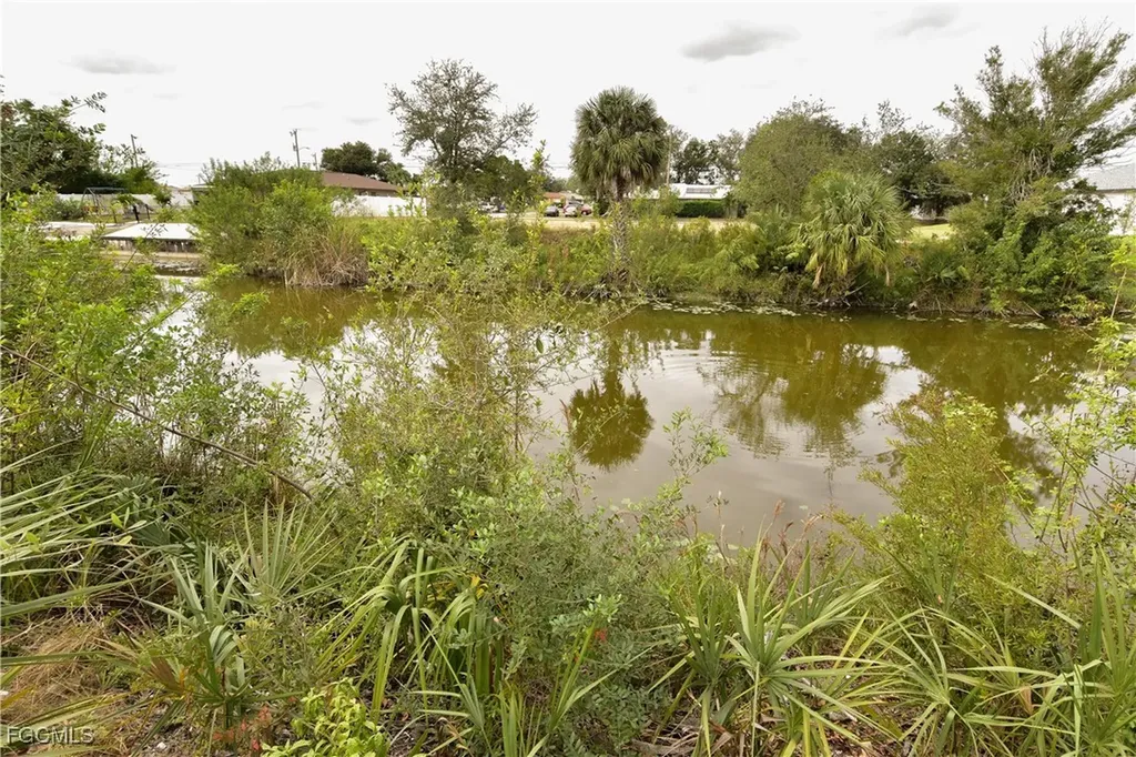 1706 NE 10th Place Cape Coral FL 33909