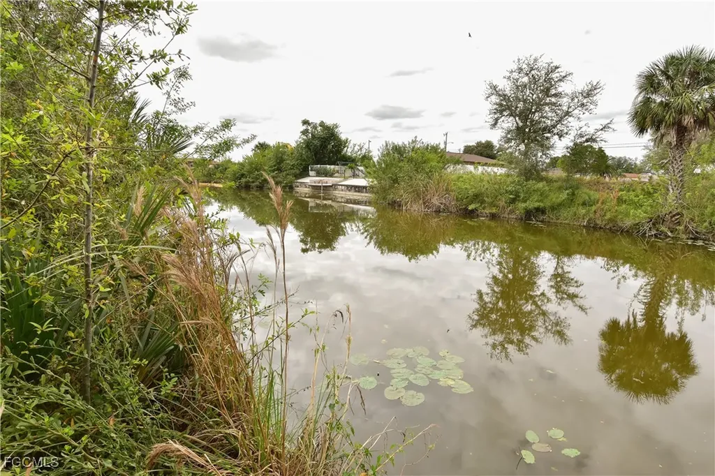 1706 NE 10th Place Cape Coral FL 33909