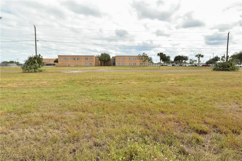 1706 NE 10th Place Cape Coral FL 33909