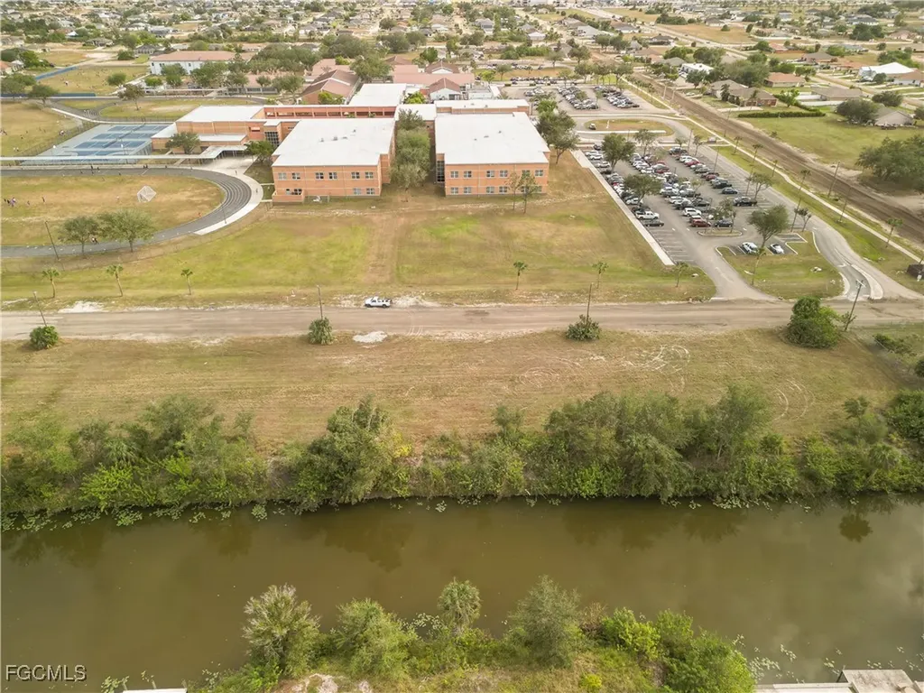 1706 NE 10th Place Cape Coral FL 33909