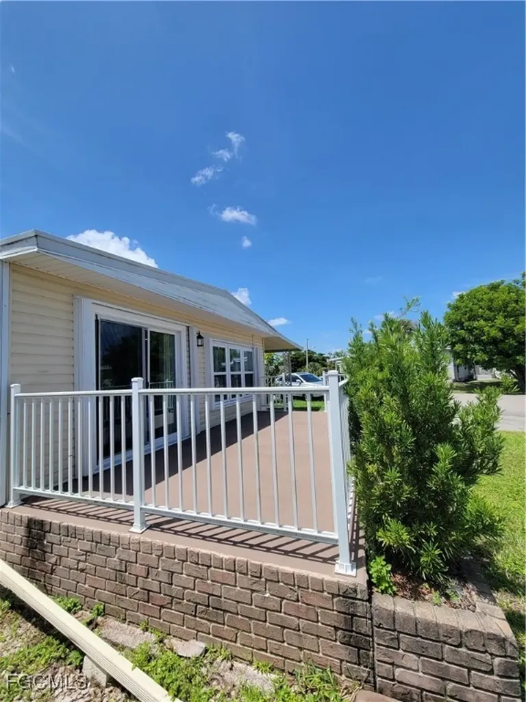 5502 Sir Walter Way North Fort Myers FL 33917