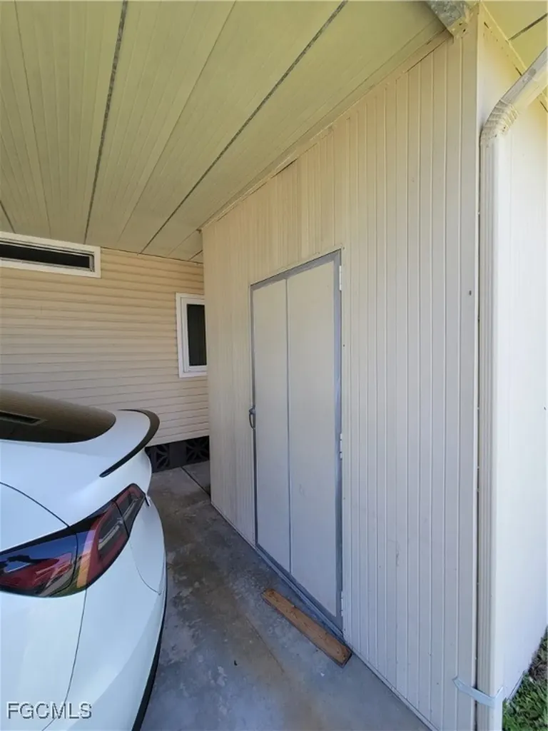 5502 Sir Walter Way North Fort Myers FL 33917