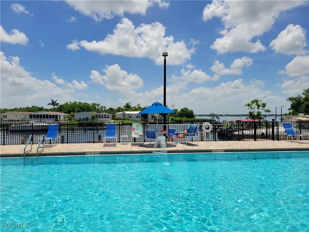 5502 Sir Walter Way North Fort Myers FL 33917