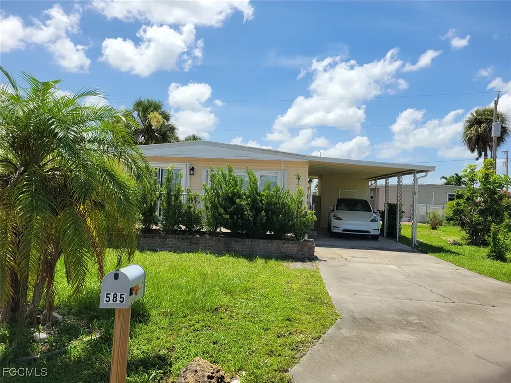 5502 Sir Walter Way North Fort Myers FL 33917