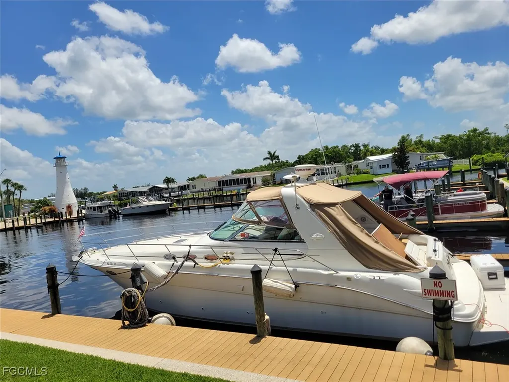 5502 Sir Walter Way North Fort Myers FL 33917