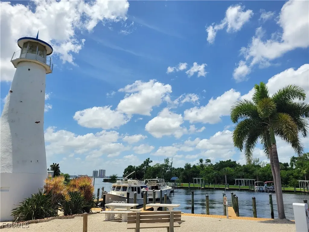 5502 Sir Walter Way North Fort Myers FL 33917