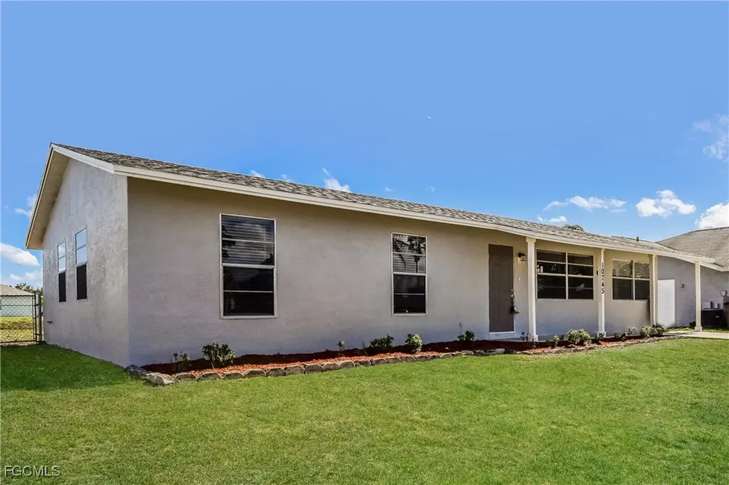 10745 Cocoatree Court Lehigh Acres FL 33936