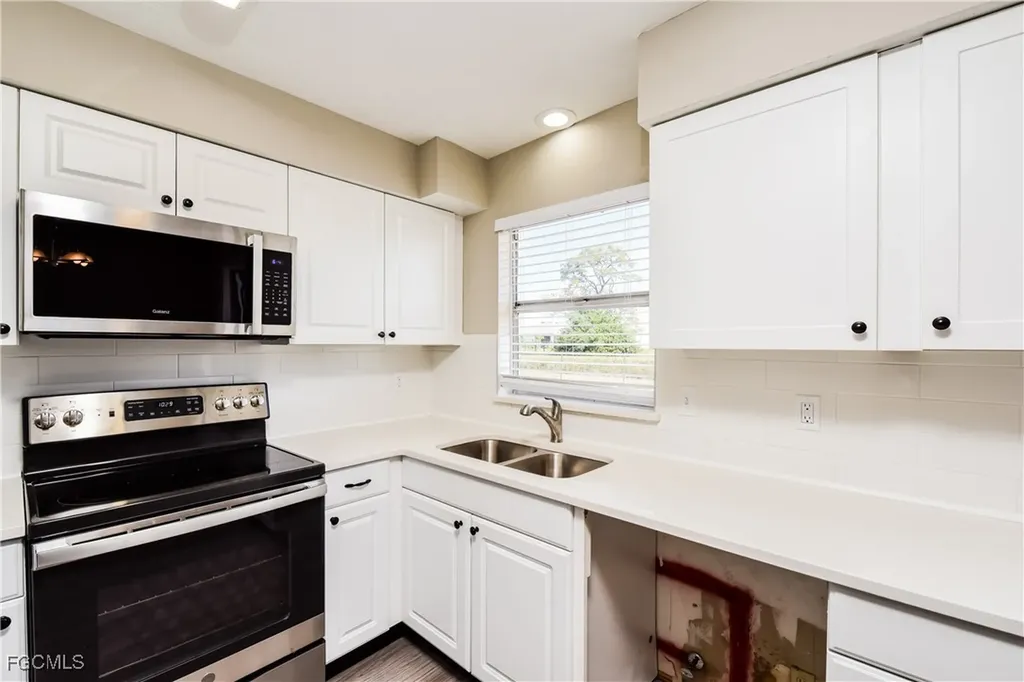10745 Cocoatree Court Lehigh Acres FL 33936