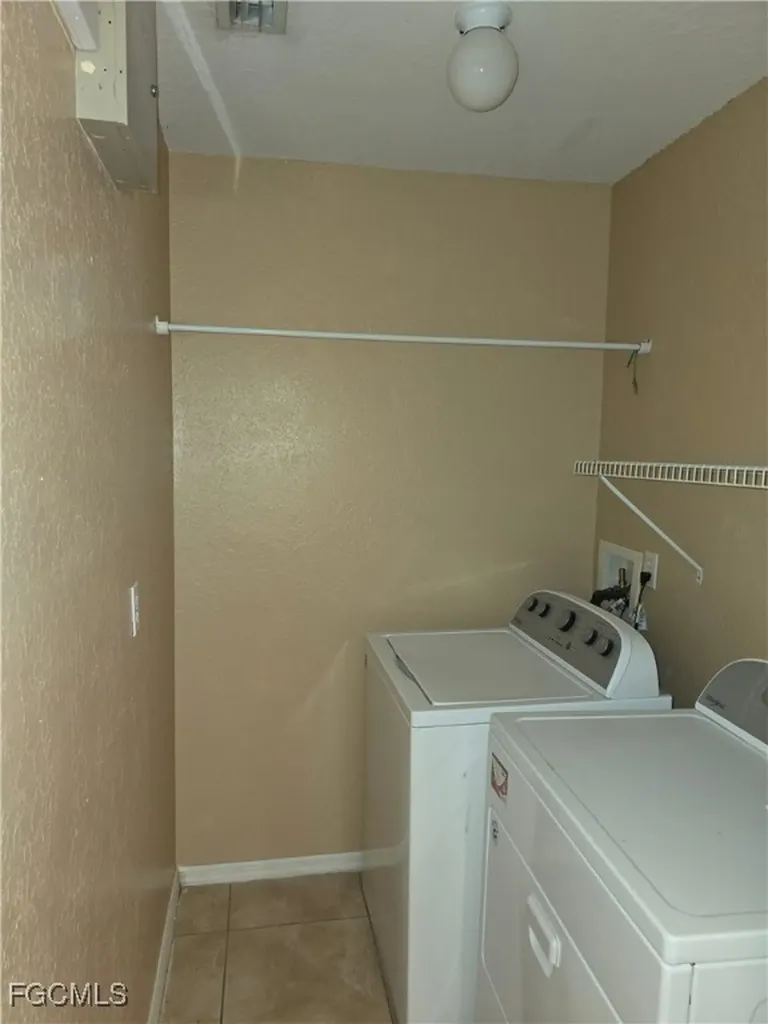 2143 SW 5th Place Cape Coral FL 33991