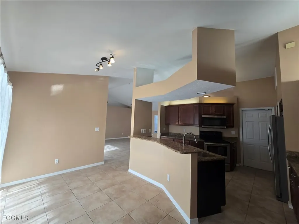 2143 SW 5th Place Cape Coral FL 33991
