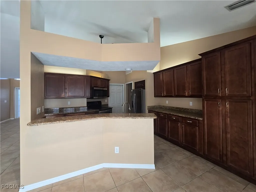 2143 SW 5th Place Cape Coral FL 33991