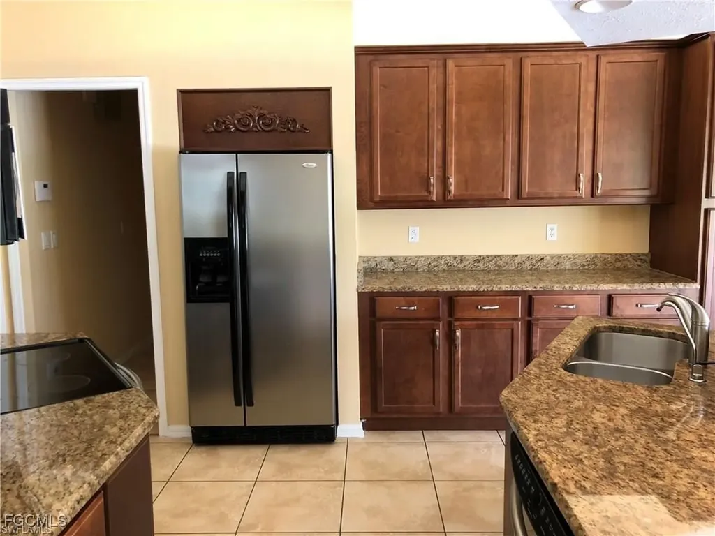2143 SW 5th Place Cape Coral FL 33991