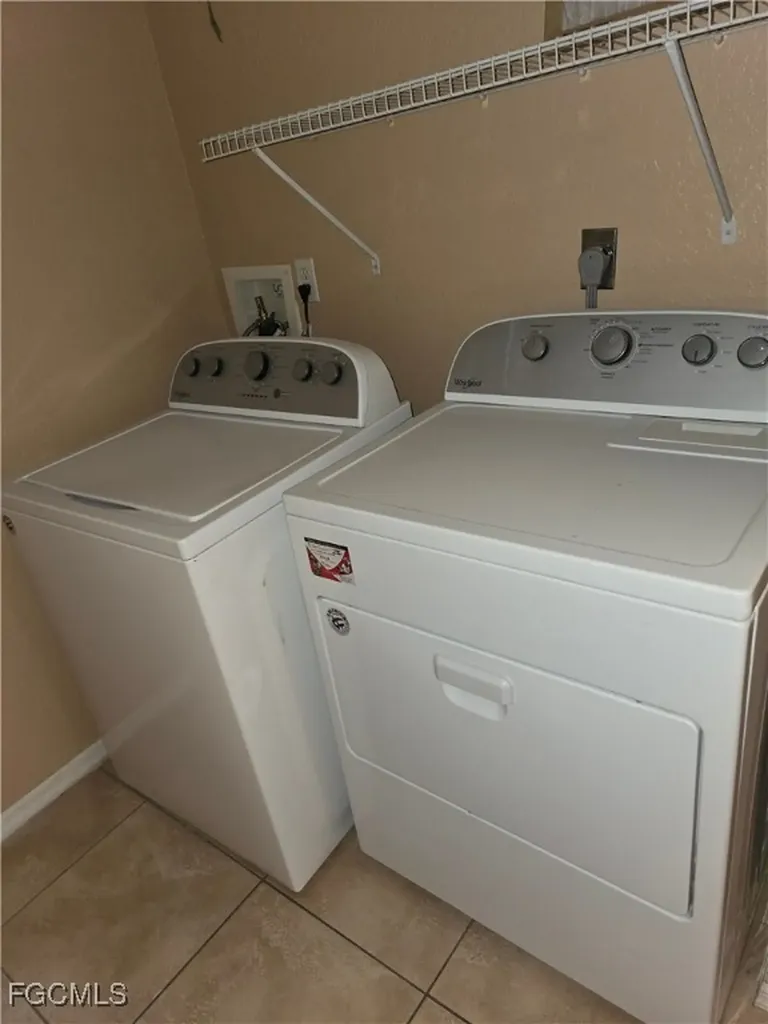 2143 SW 5th Place Cape Coral FL 33991