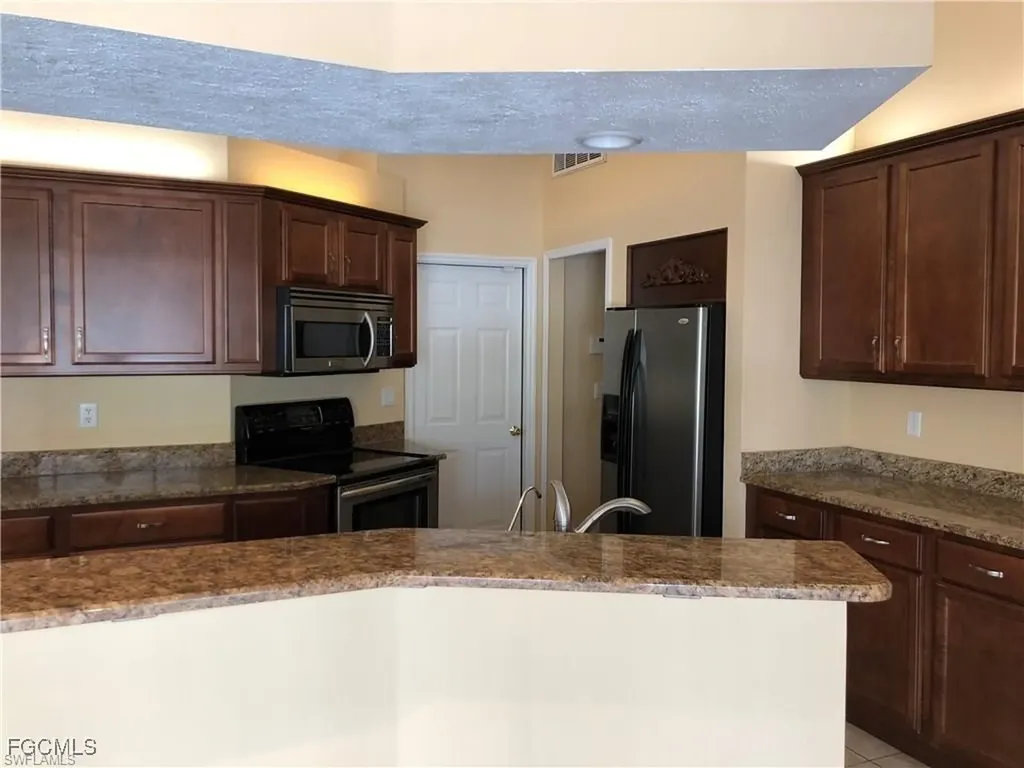 2143 SW 5th Place Cape Coral FL 33991