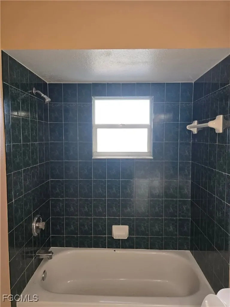 2143 SW 5th Place Cape Coral FL 33991