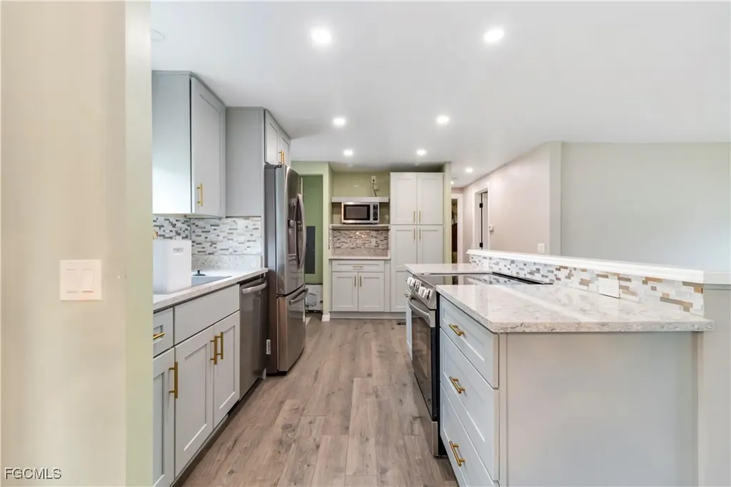 24 Williamsburg Way Fort Myers FL 33908