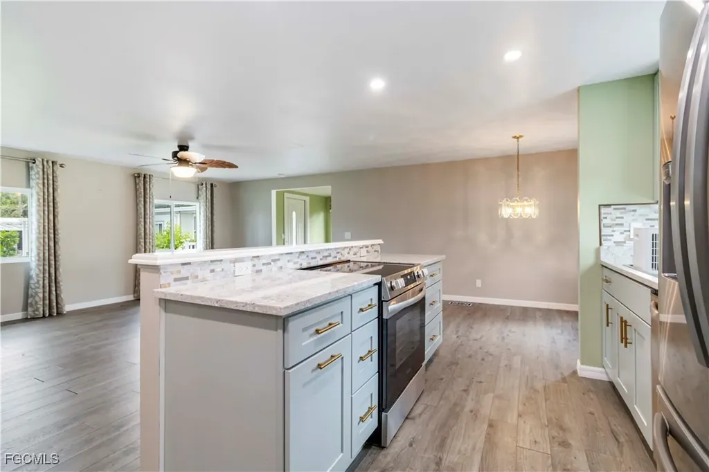 24 Williamsburg Way Fort Myers FL 33908