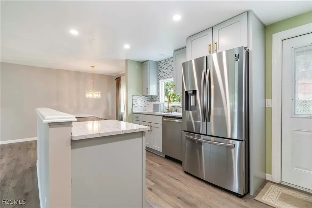 24 Williamsburg Way Fort Myers FL 33908