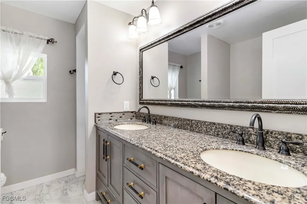 24 Williamsburg Way Fort Myers FL 33908