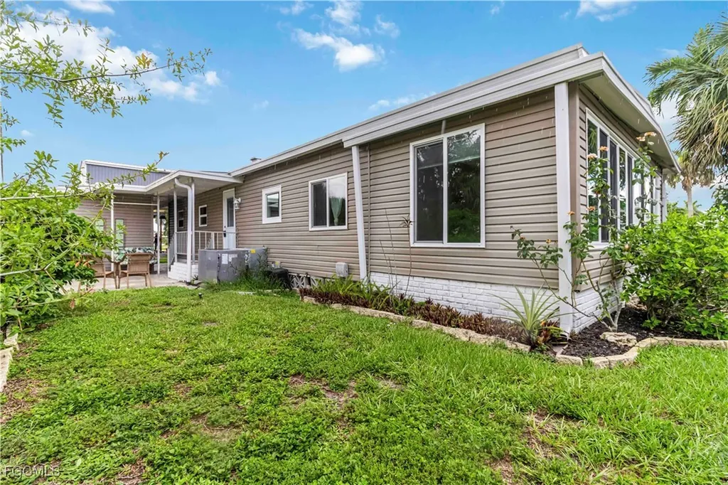 24 Williamsburg Way Fort Myers FL 33908