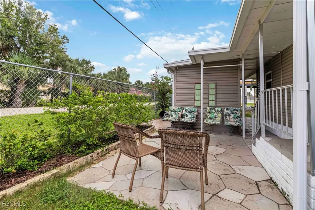 24 Williamsburg Way Fort Myers FL 33908