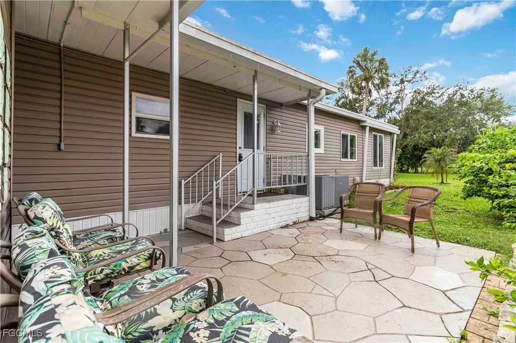 24 Williamsburg Way Fort Myers FL 33908