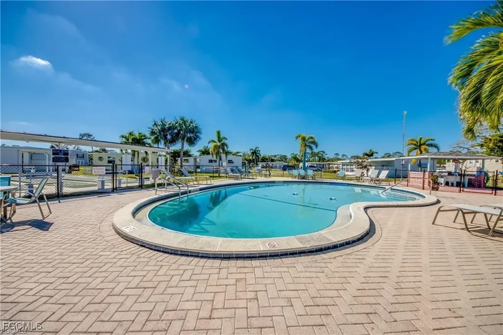 24 Williamsburg Way Fort Myers FL 33908