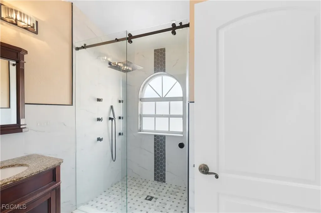 329 NE 9th Street Cape Coral FL 33909