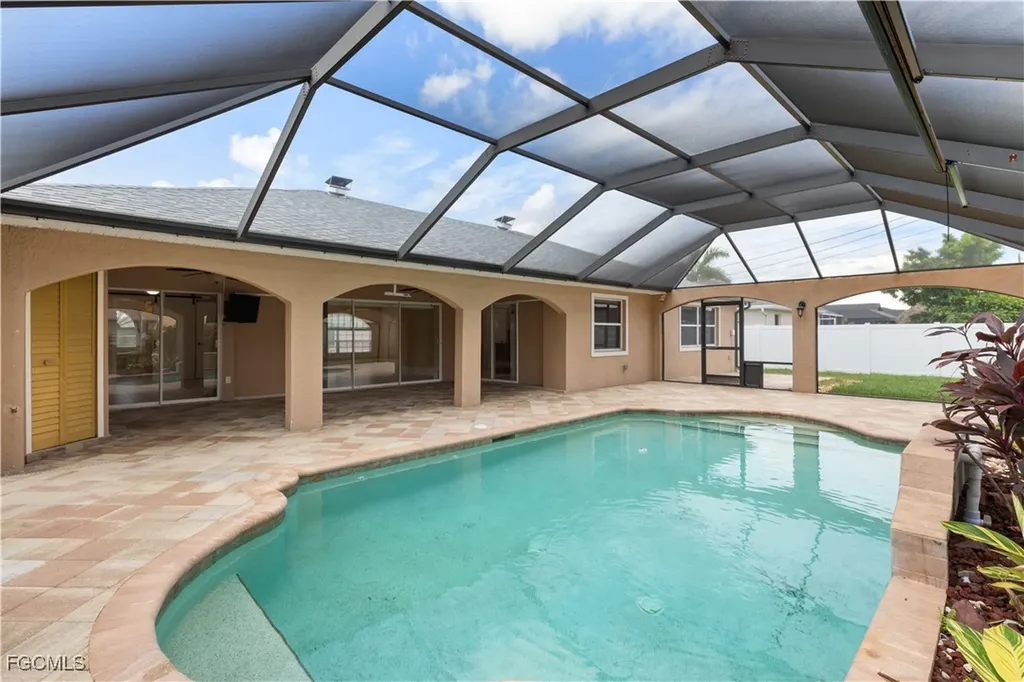 329 NE 9th Street Cape Coral FL 33909