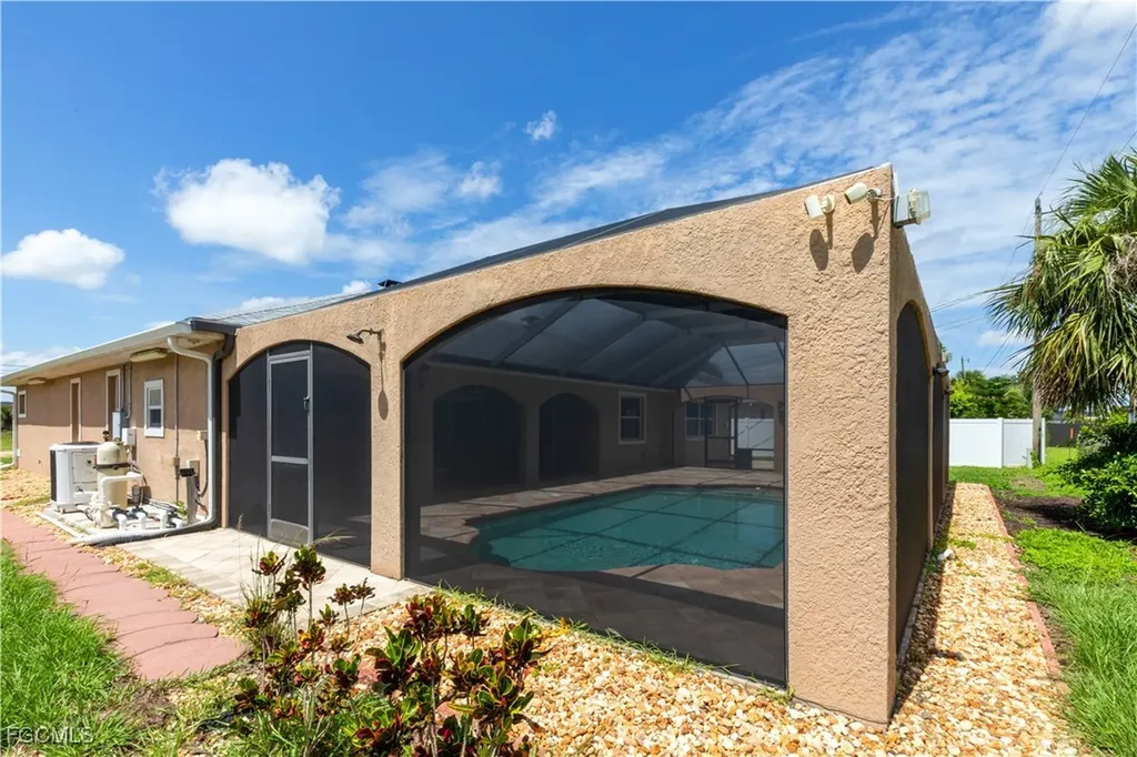 329 NE 9th Street Cape Coral FL 33909