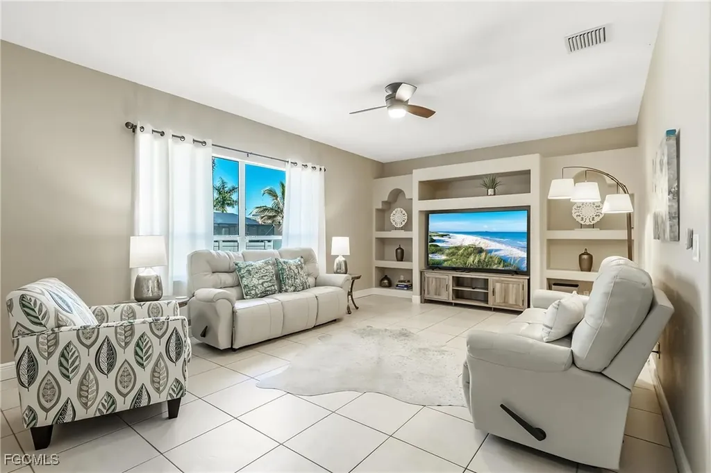 2817 SW 42nd Lane Cape Coral FL 33914