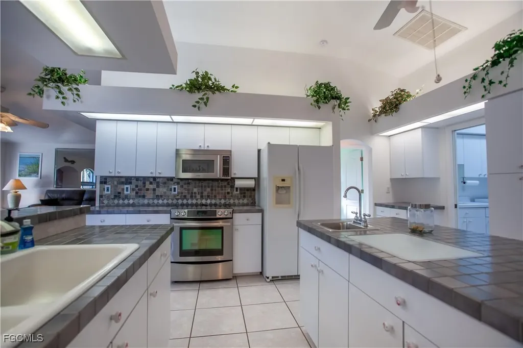 1202 SE 21st Street Cape Coral FL 33990