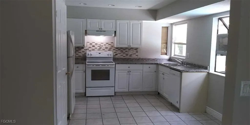 1421 SE 14th Terrace Cape Coral FL 33990